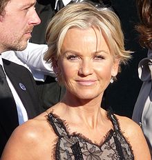 How tall is Lisa Maxwell?